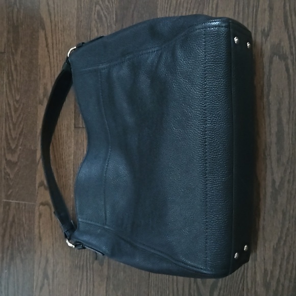 Salvatore Ferragamo Ally Hobo Black Leather Bag - Picture 3 of 8